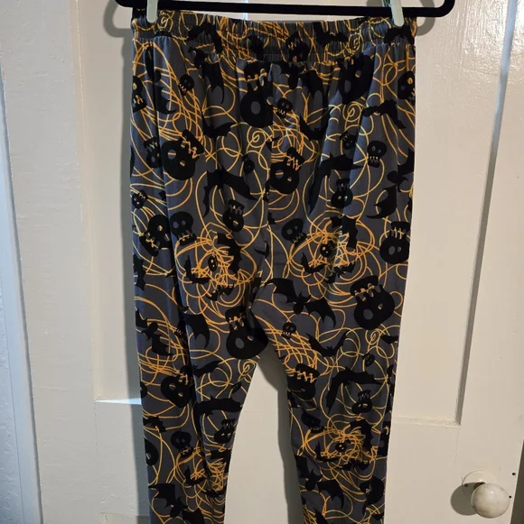 BAE CITY‎ Gray & Black Joggers, Size 1X - Picture 2 of 6